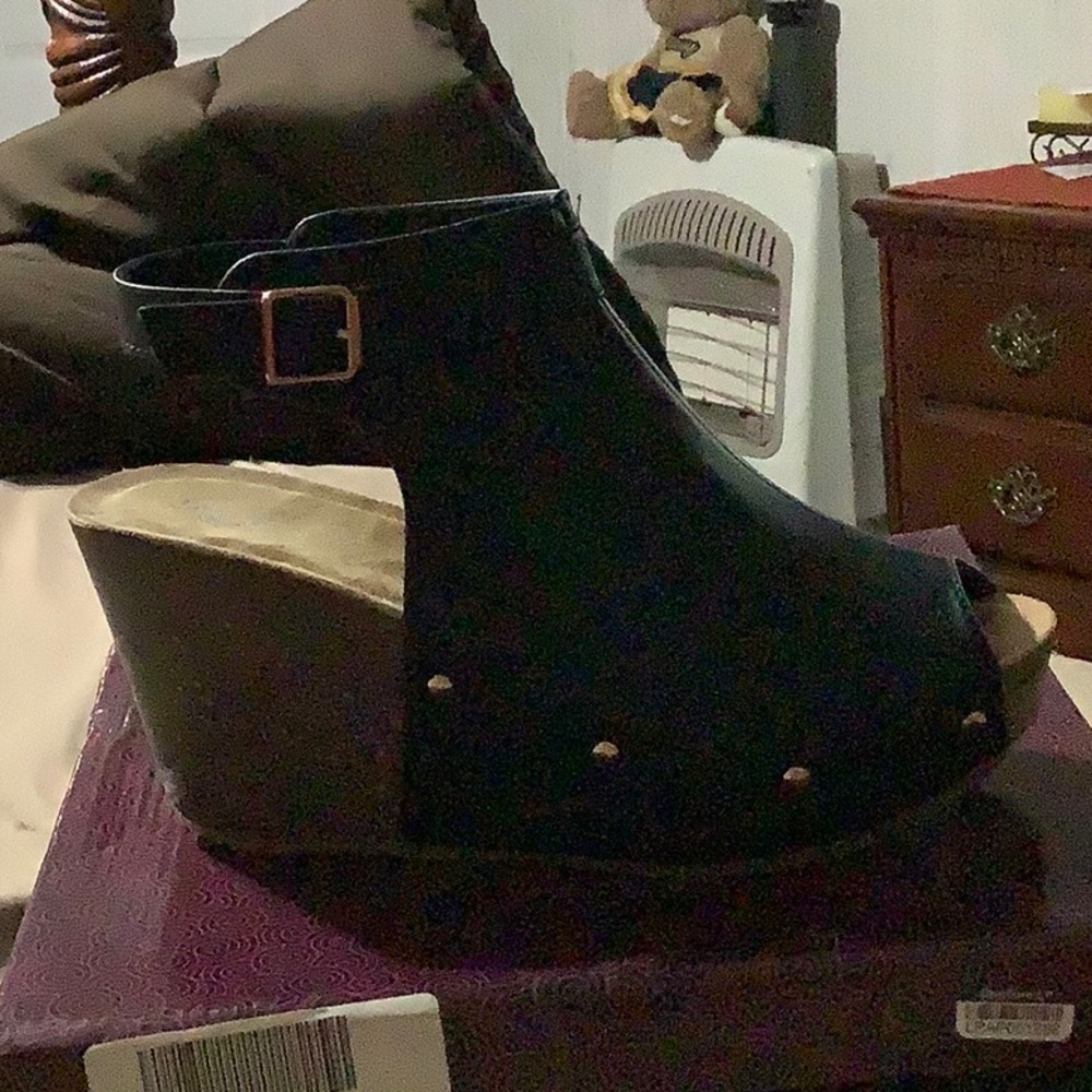 Refresh woman pep toe shoes
